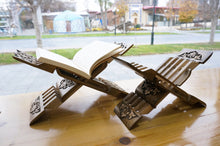 画像をギャラリービューアに読み込む, Wooden Book Stand - 木製iPadスタンド(クルミの木)-18cm