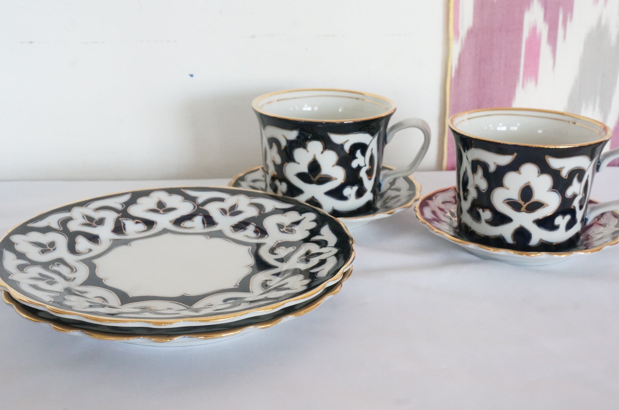 ウズベキスタン アドラス柄 陶器 ティーポット、受け皿、カップ2個付き m82425564113_1.jpg?1755237871